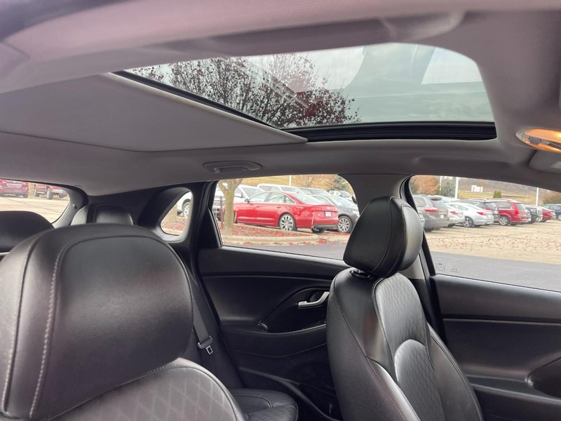 Hyundai Elantra GT Vehicle Image 07