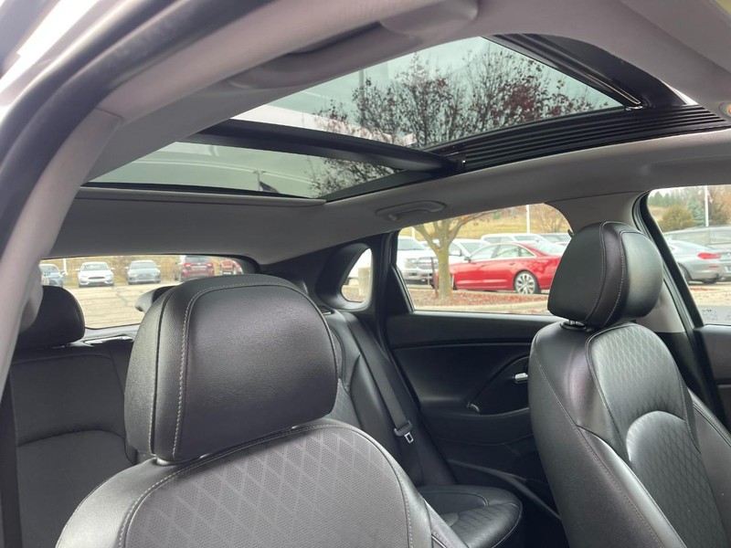 Hyundai Elantra GT Vehicle Image 09