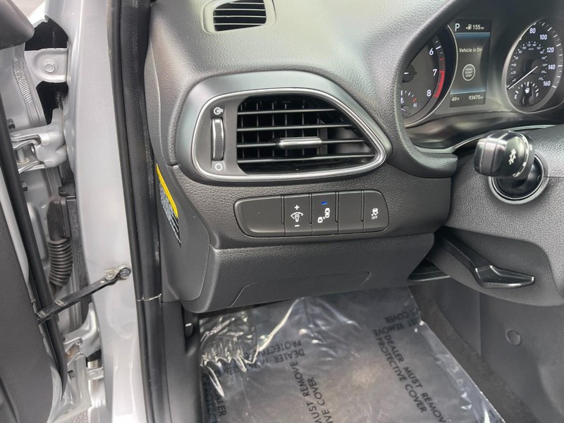 Hyundai Elantra GT Vehicle Image 19