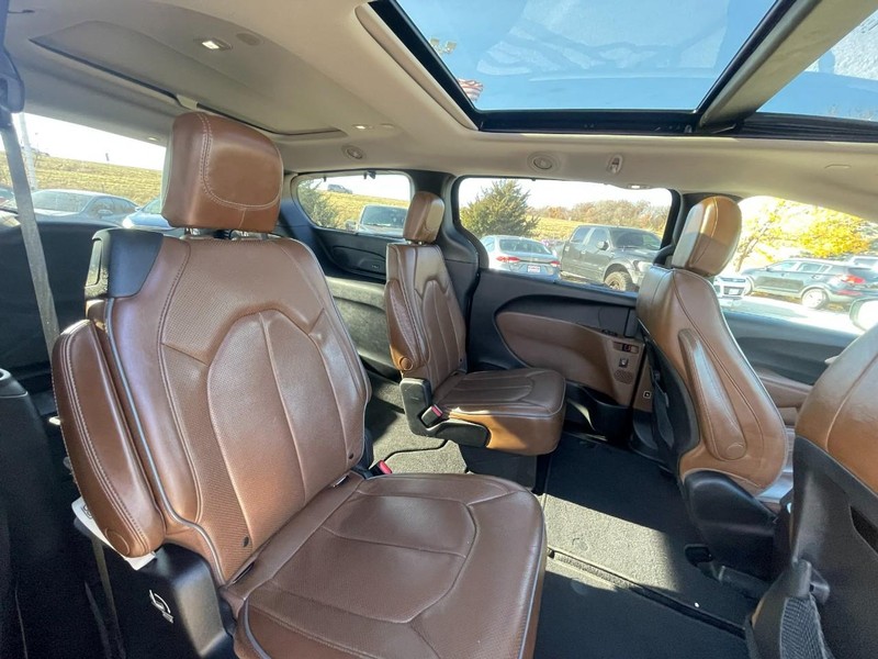 Chrysler Pacifica Vehicle Image 05