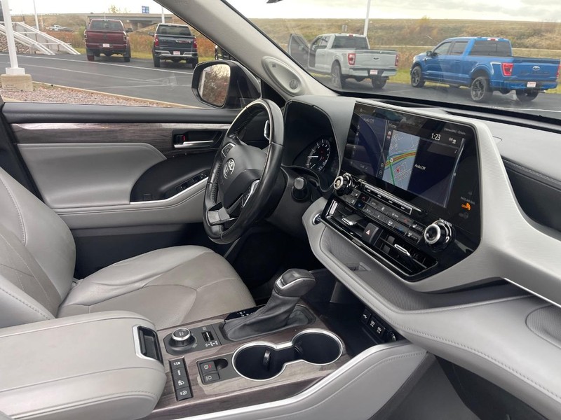 Toyota Highlander Vehicle Image 09