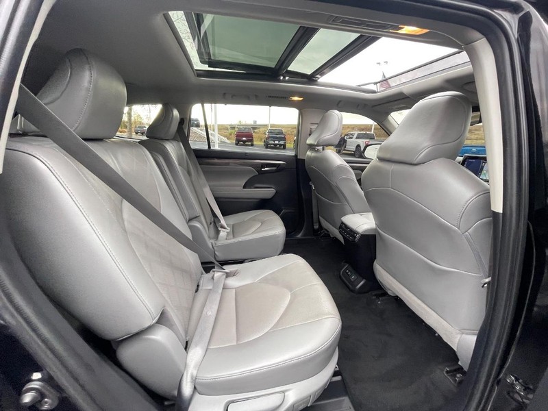 Toyota Highlander Vehicle Image 11