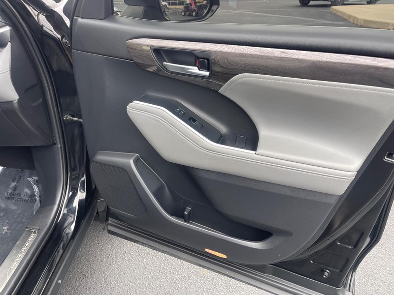 Toyota Highlander Vehicle Image 12