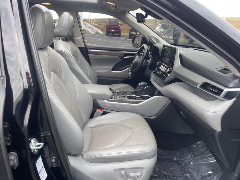 Toyota Highlander Vehicle Image 13