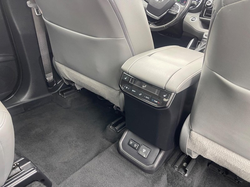 Toyota Highlander Vehicle Image 15