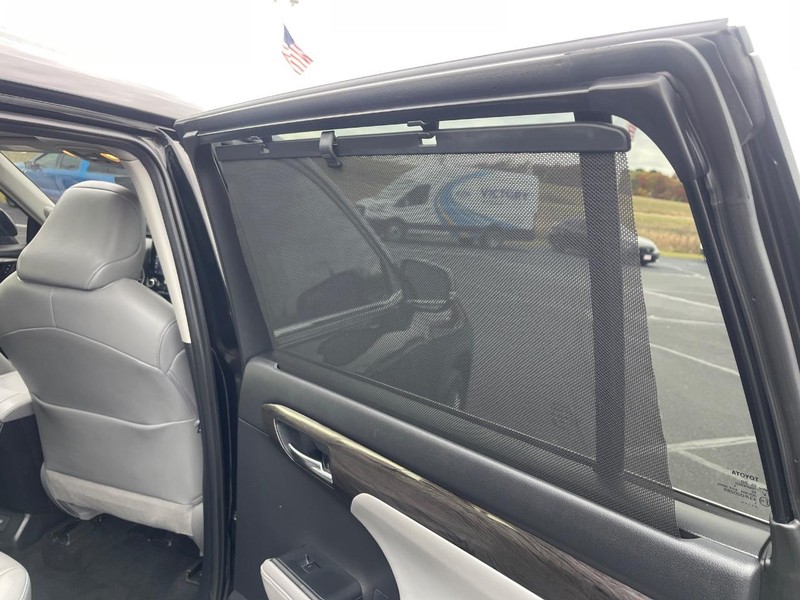 Toyota Highlander Vehicle Image 19