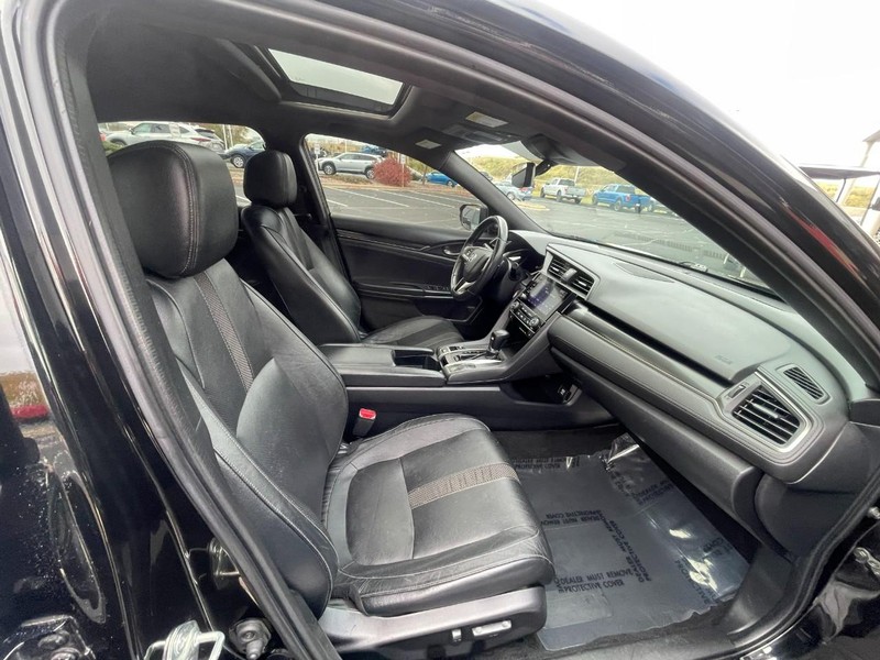 Honda Civic Hatchback Vehicle Image 09