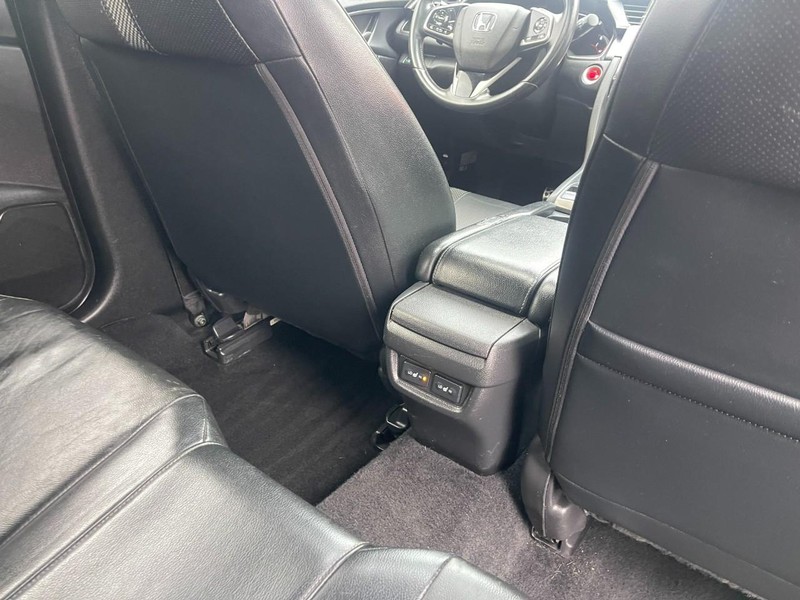 Honda Civic Hatchback Vehicle Image 11