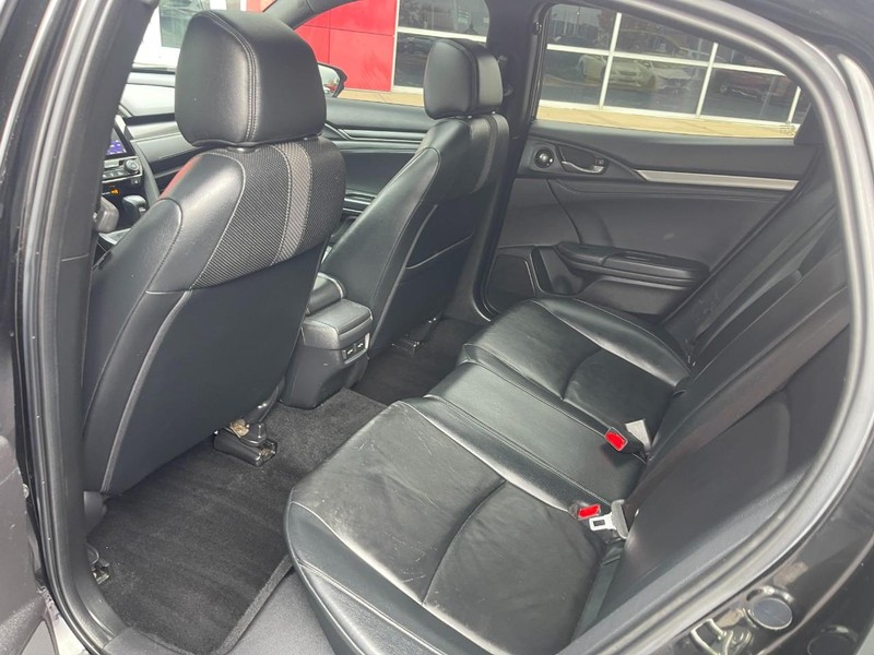 Honda Civic Hatchback Vehicle Image 13