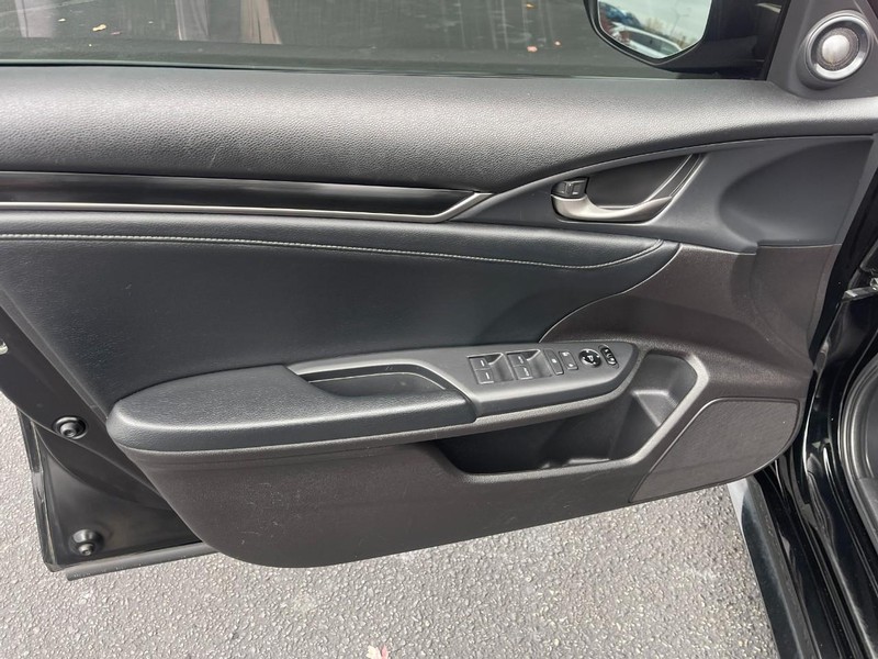 Honda Civic Hatchback Vehicle Image 15