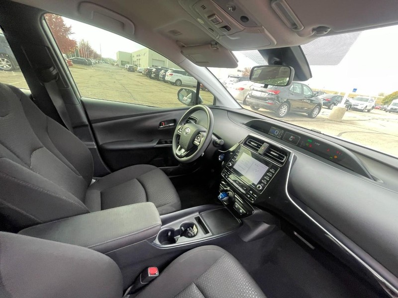 Toyota Prius Vehicle Image 05