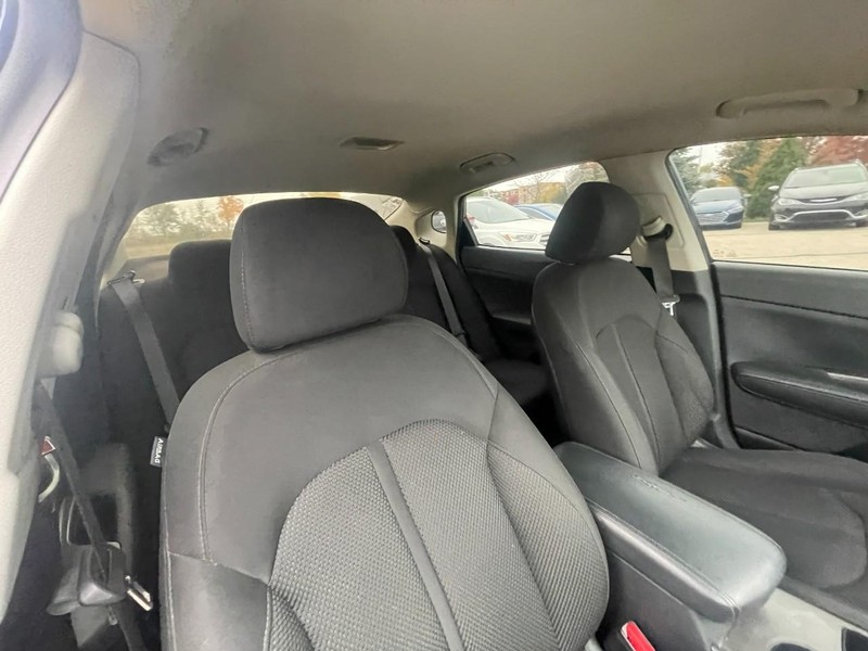 Kia Optima Vehicle Image 04