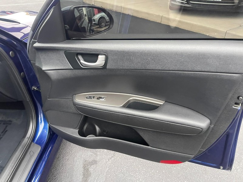 Kia Optima Vehicle Image 10
