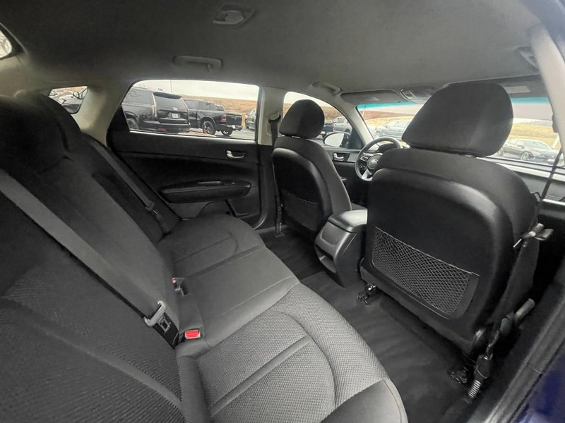 Kia Optima Vehicle Image 12