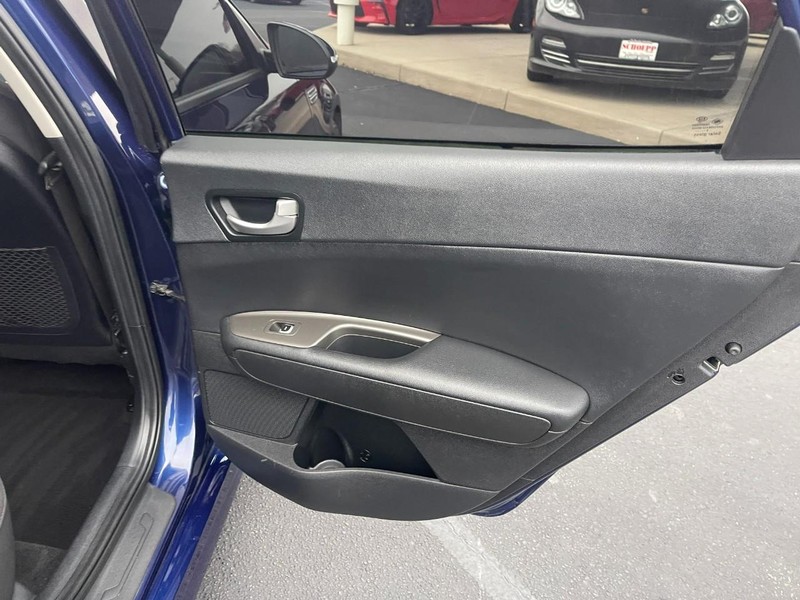 Kia Optima Vehicle Image 13