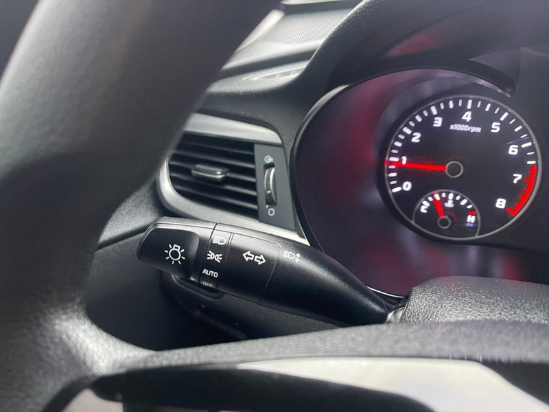 Kia Optima Vehicle Image 24