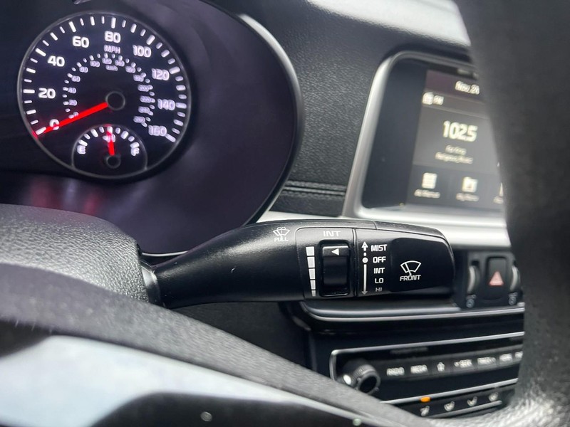 Kia Optima Vehicle Image 25