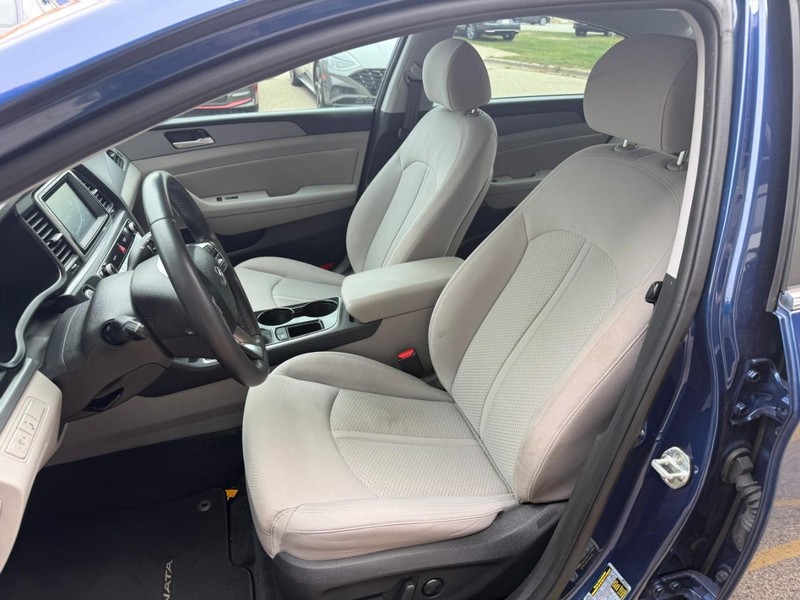 Hyundai Sonata Vehicle Image 09