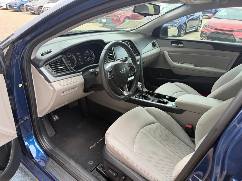 Hyundai Sonata Vehicle Image 10