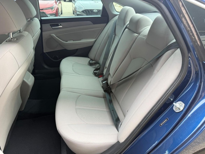 Hyundai Sonata Vehicle Image 11