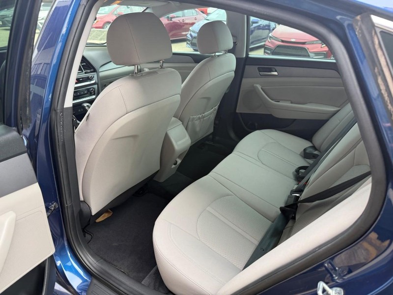 Hyundai Sonata Vehicle Image 12