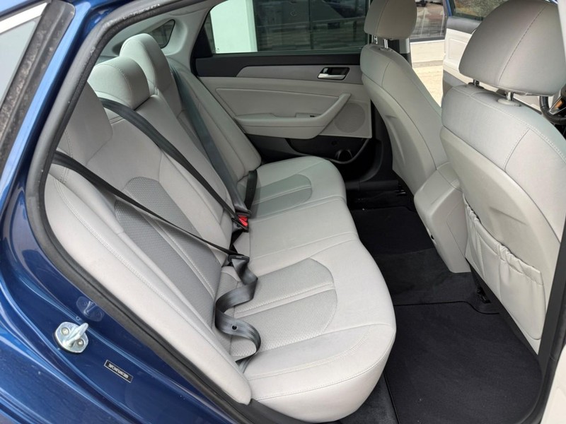 Hyundai Sonata Vehicle Image 13