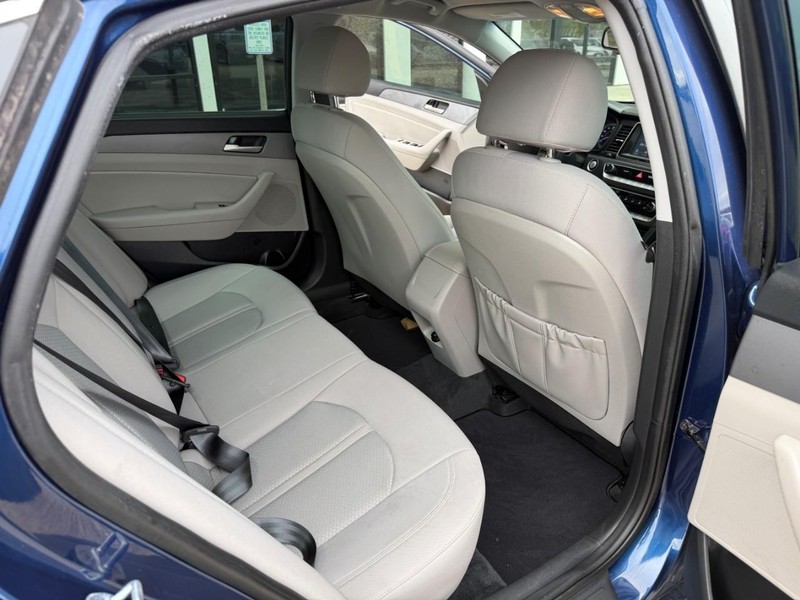 Hyundai Sonata Vehicle Image 14