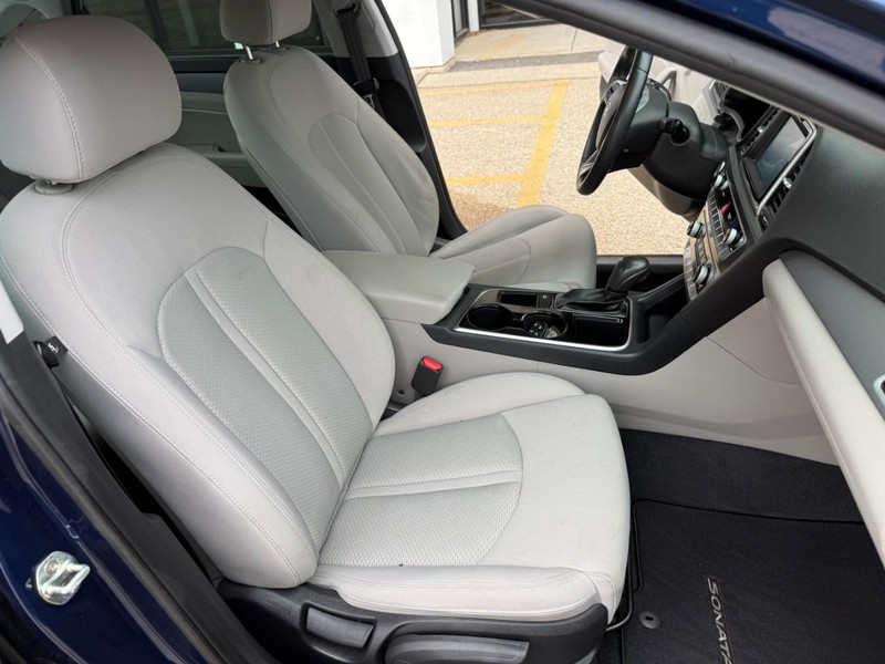 Hyundai Sonata Vehicle Image 15