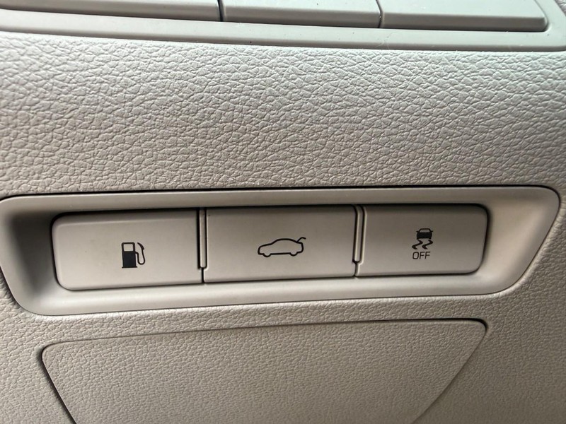 Hyundai Sonata Vehicle Image 18