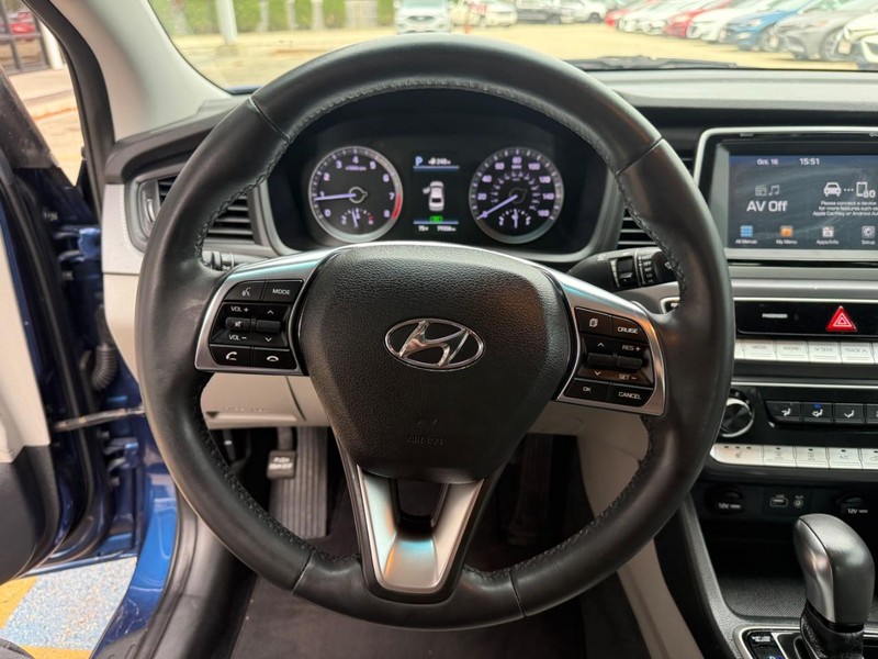 Hyundai Sonata Vehicle Image 19