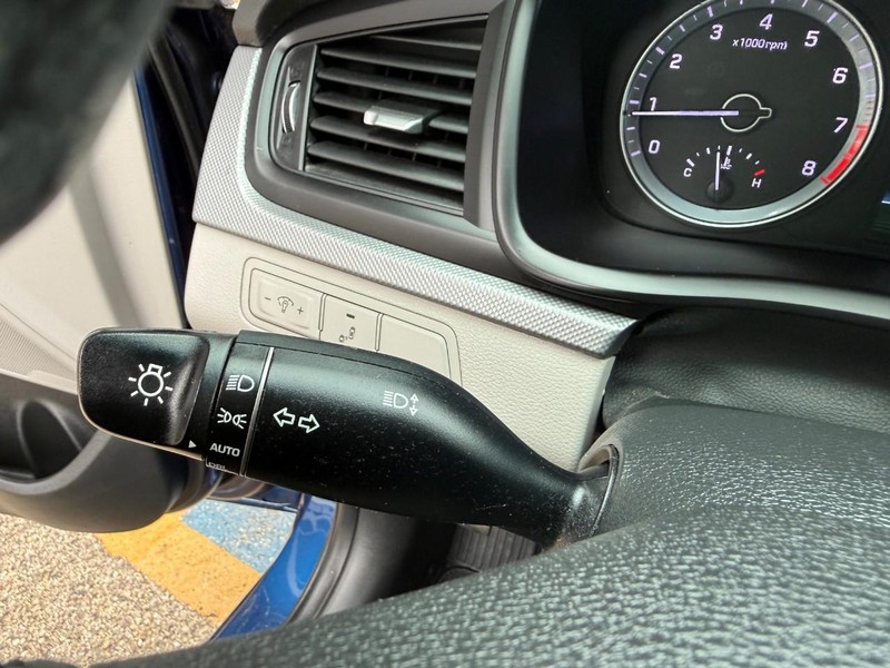 Hyundai Sonata Vehicle Image 21