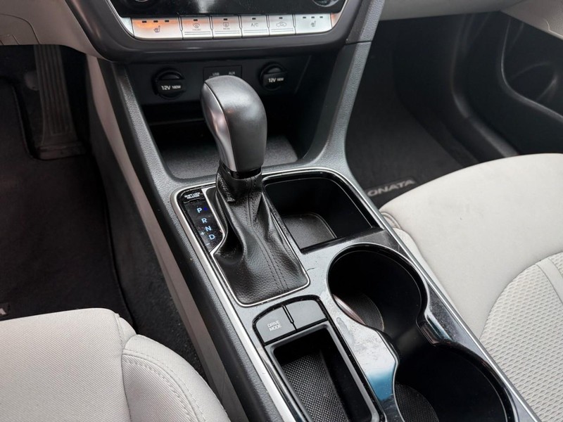 Hyundai Sonata Vehicle Image 29
