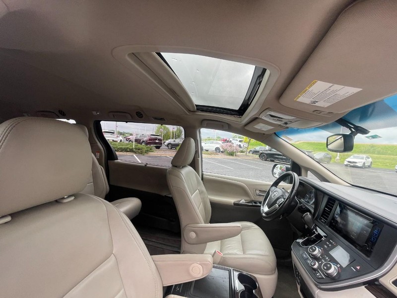 Toyota Sienna Vehicle Image 04