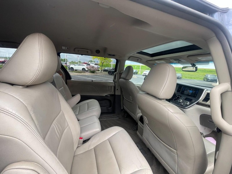 Toyota Sienna Vehicle Image 07