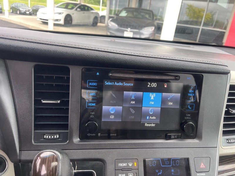 Toyota Sienna Vehicle Image 14
