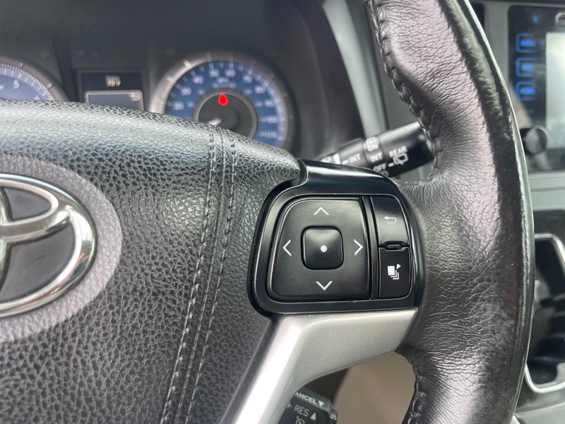 Toyota Sienna Vehicle Image 17
