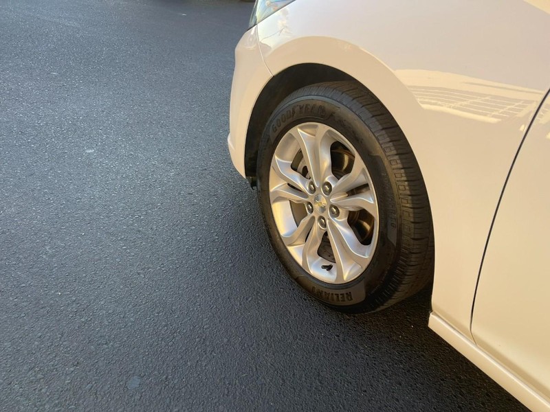 2019 Chevrolet Cruze LT photo 4