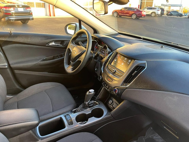 Chevrolet Cruze Vehicle Image 05