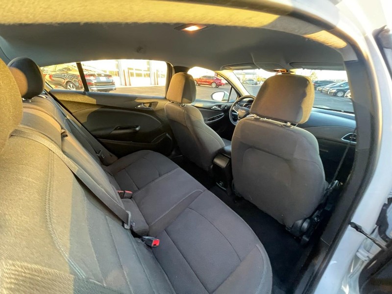 Chevrolet Cruze Vehicle Image 09