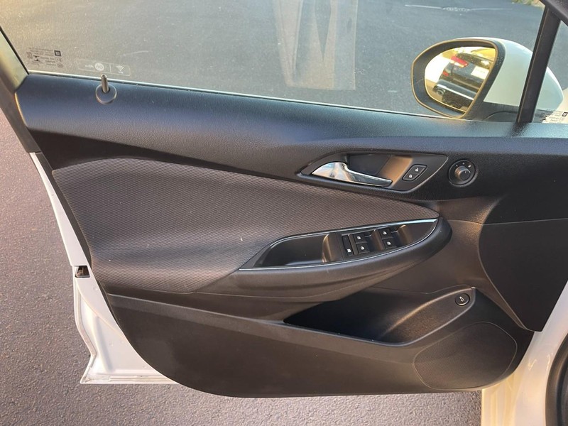 Chevrolet Cruze Vehicle Image 14