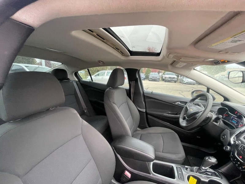 Chevrolet Cruze Vehicle Image 03