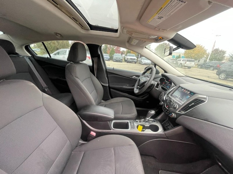 Chevrolet Cruze Vehicle Image 04