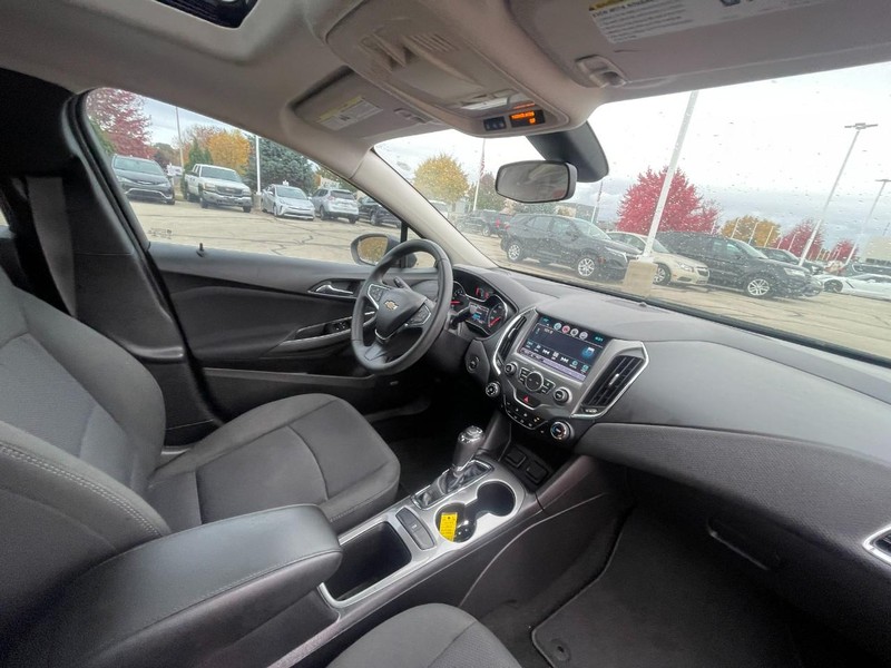 Chevrolet Cruze Vehicle Image 05