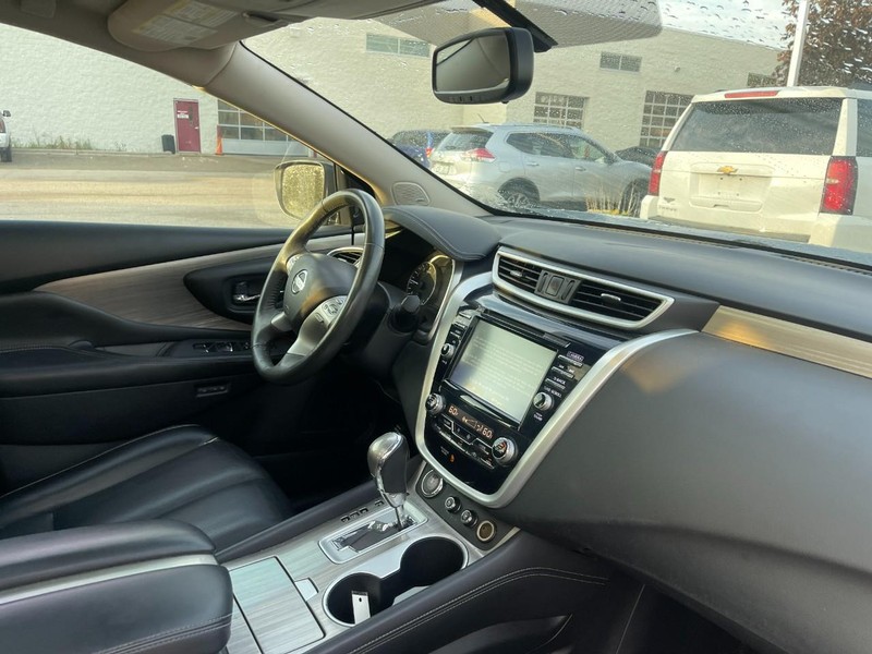 Nissan Murano Vehicle Image 02