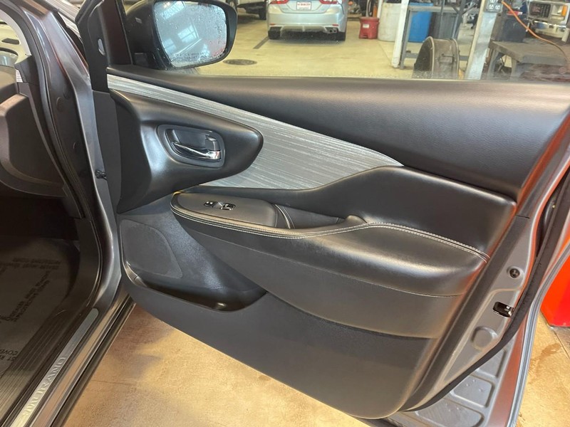 Nissan Murano Vehicle Image 07