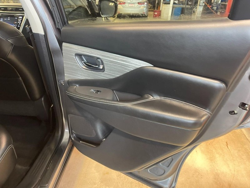 Nissan Murano Vehicle Image 10
