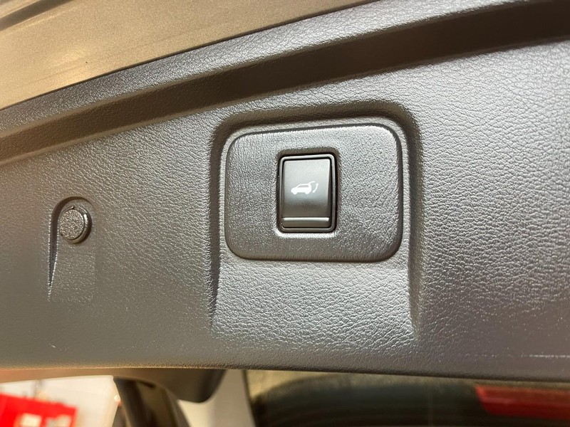 Nissan Murano Vehicle Image 12