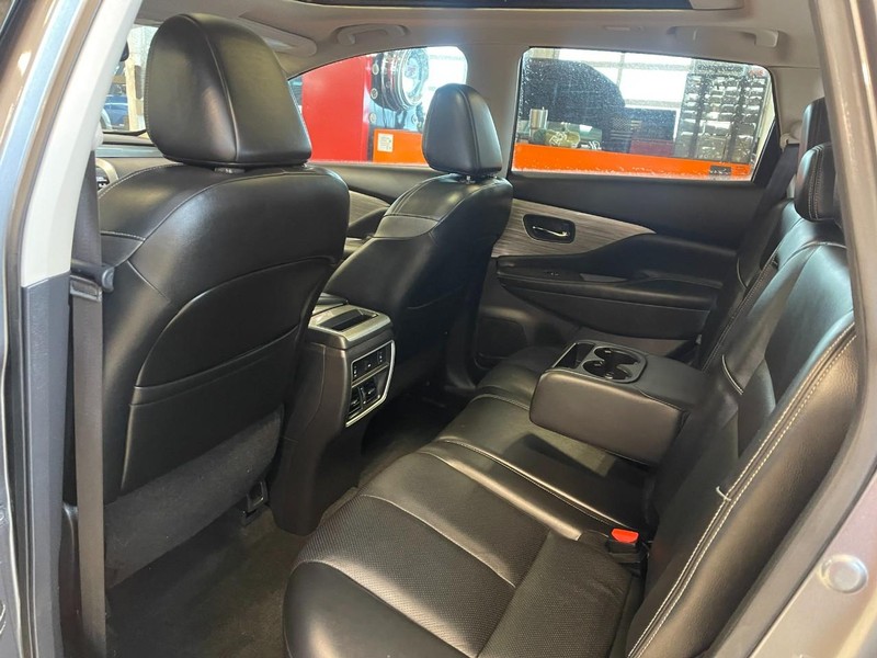Nissan Murano Vehicle Image 13