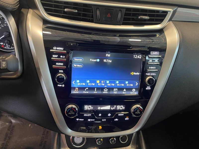 Nissan Murano Vehicle Image 22