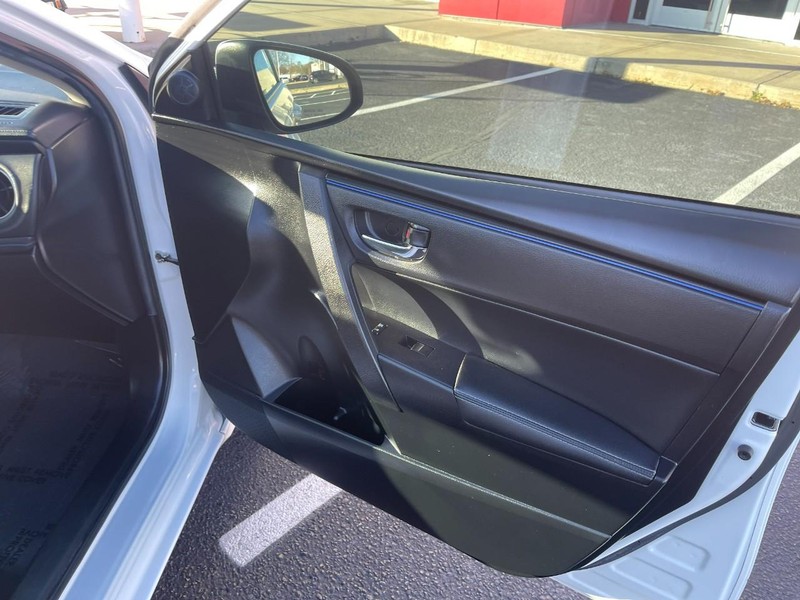 Toyota Corolla Vehicle Image 08